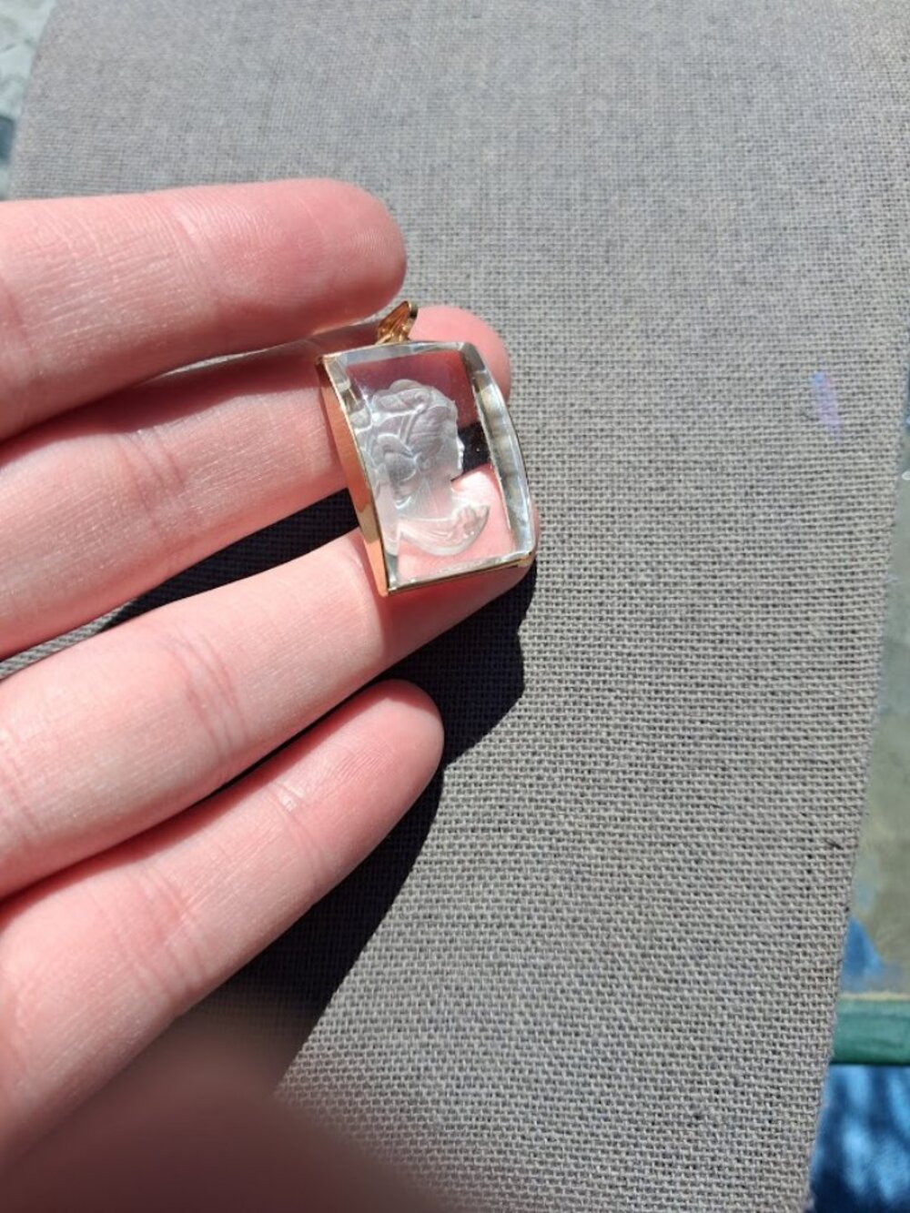 Glass Cameo pendant - Picture 2 of 3